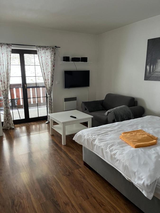 Apartman Viktoria 5 Ruzomberok Buitenkant foto